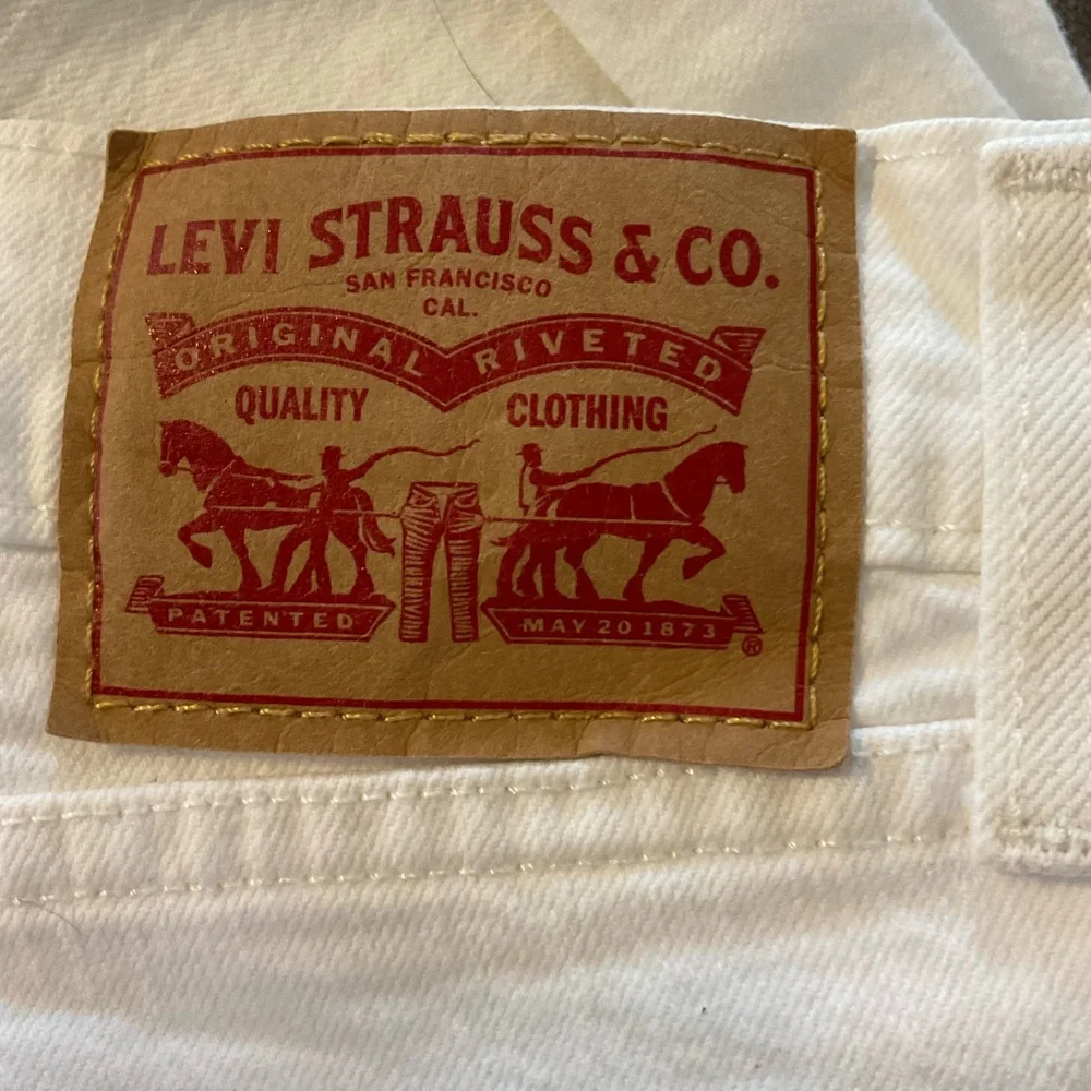 Levis levi’s white